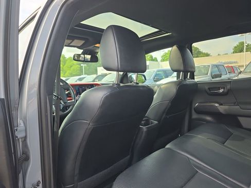 Used 2019 Toyota Tacoma TRD Sport AWD/4WD image 18