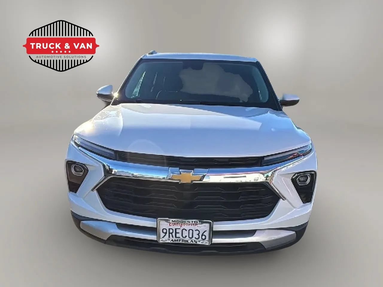 Used 2025 Chevrolet TrailBlazer LT w/ LT Cold Weather Package AWD/4WD image 2