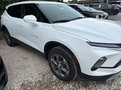 Used 2025 Chevrolet Blazer LT FWD image 8