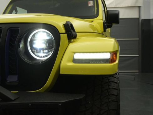 Used 2023 Jeep Wrangler Unlimited Sahara w/ Cold Weather Group AWD/4WD image 9