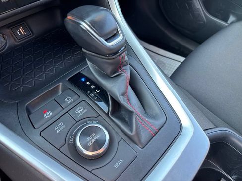 Used 2024 Toyota RAV4 SE w/ Weather & Moonroof Package AWD/4WD image 33