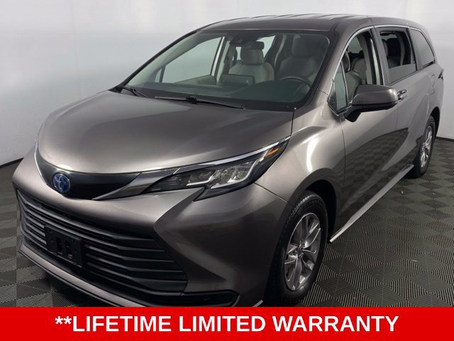 Used 2022 Toyota Sienna LE FWD image 3