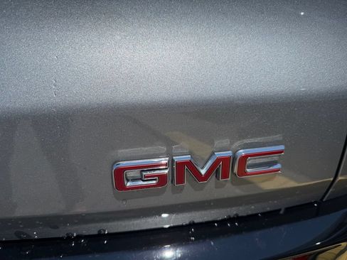 Used 2024 GMC Acadia Denali w/ Super Cruise Package FWD image 10