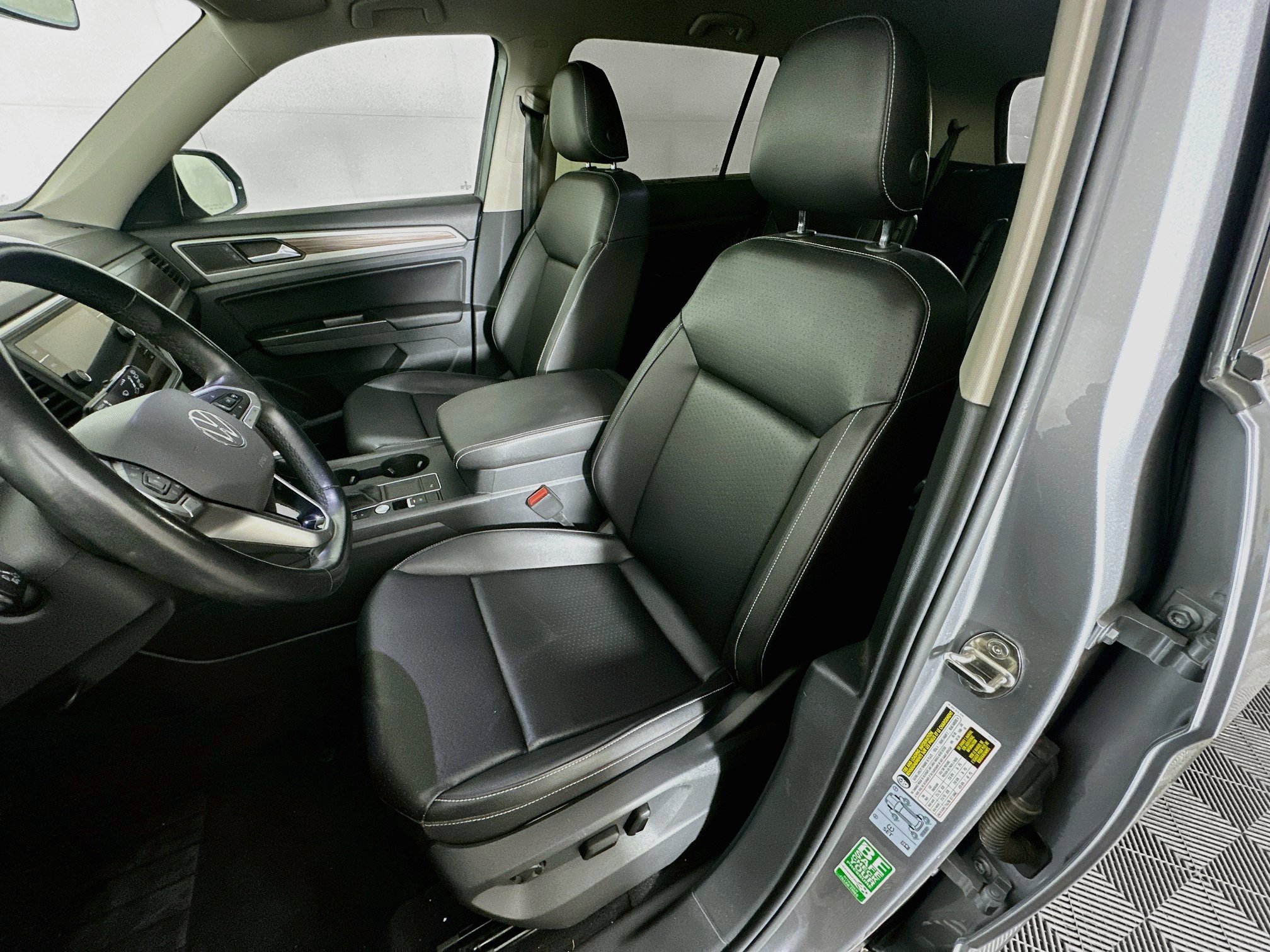 Used 2021 Volkswagen Atlas SE w/ Towing Package FWD image 13