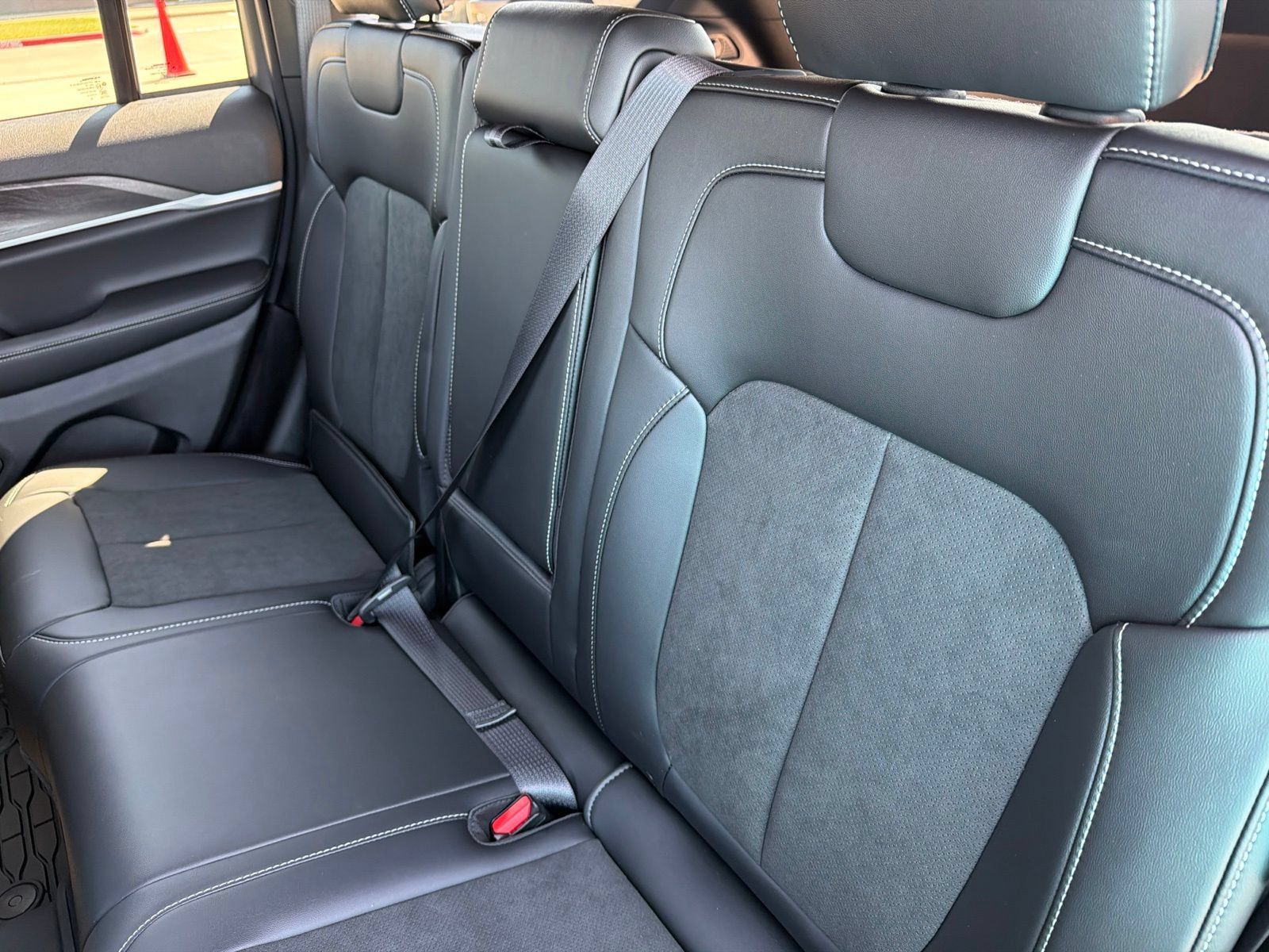 New 2026 Jeep Grand Cherokee Altitude AWD/4WD image 19
