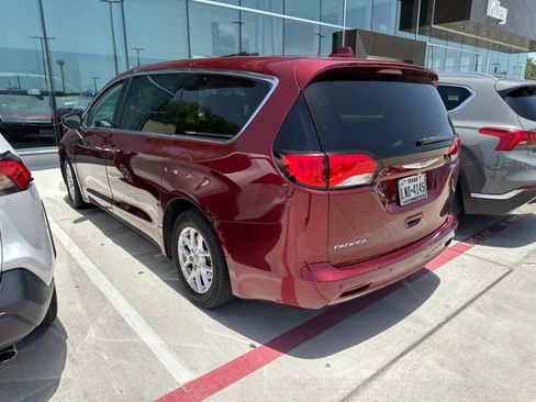 Used 2018 Chrysler Pacifica LX FWD image 10