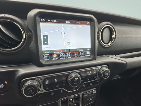 Used 2023 Jeep Gladiator Overland AWD/4WD image 19