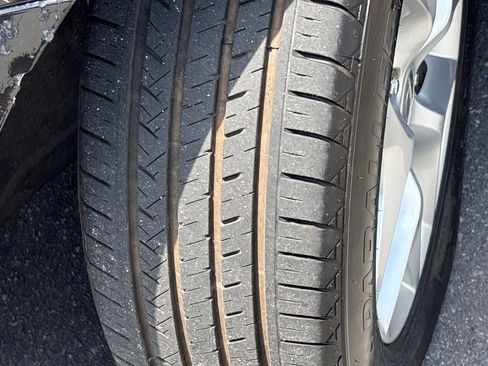 Used 2017 Chrysler Pacifica Touring Plus w/ Tire & Wheel Group FWD image 13
