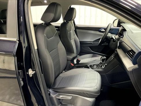 Used 2023 Volkswagen Taos SE w/ Panoramic Sunroof Package AWD/4WD image 7