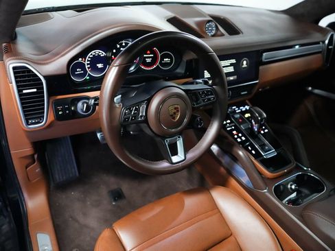Used 2022 Porsche Cayenne Turbo AWD/4WD image 16