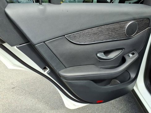 Used 2022 Mercedes-Benz GLC 300 4MATIC image 9