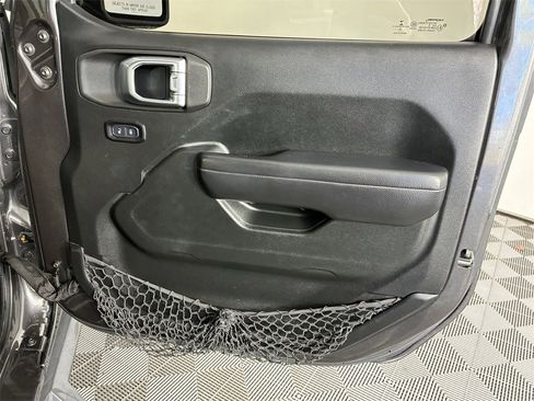 Used 2018 Jeep Wrangler Unlimited Sport S image 28