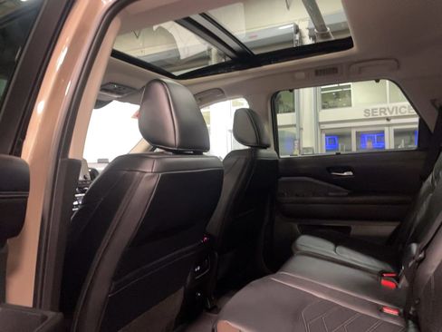 Used 2024 Nissan Pathfinder Platinum w/ Cargo Package image 7