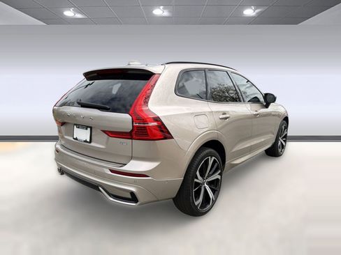 Used 2023 Volvo XC60 B5 Ultimate w/ Protection Package Premier image 9