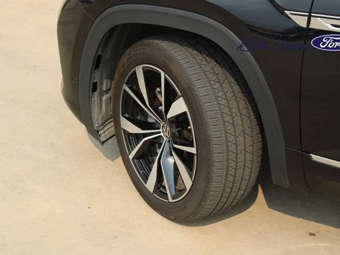 Used 2024 Volkswagen Atlas Cross Sport SEL Premium R-Line AWD/4WD image 9