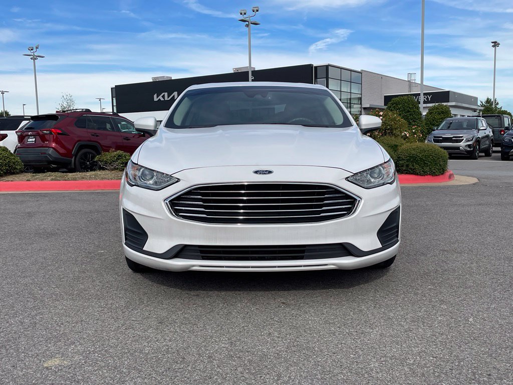 Used 2019 Ford Fusion SE FWD image 2