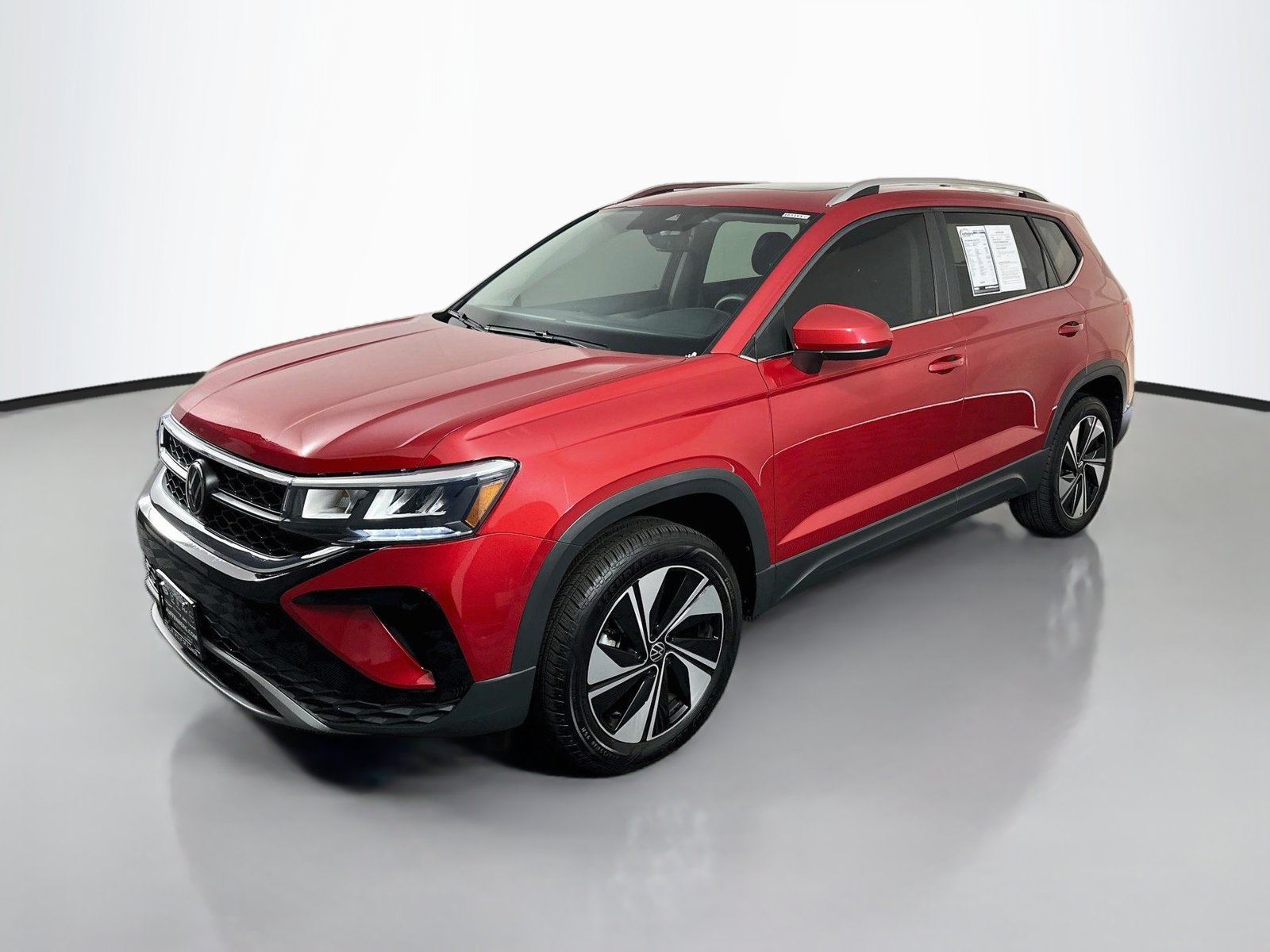 Used 2023 Volkswagen Taos SE w/ Panoramic Sunroof Package AWD/4WD image 3