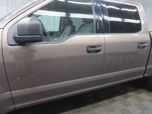 Used 2020 Ford F150 XLT image 38