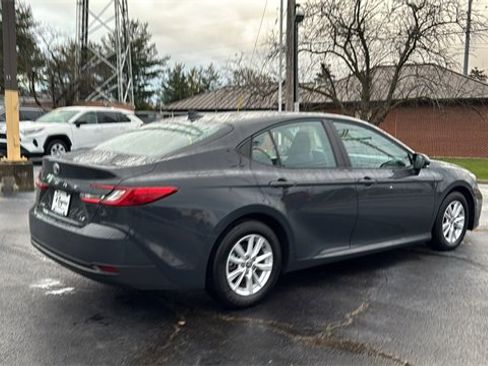 Used 2025 Toyota Camry LE image 29