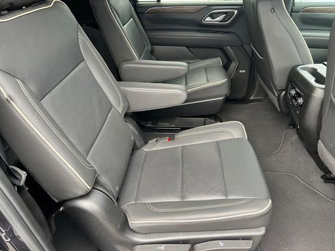 Used 2024 Chevrolet Suburban Premier RWD image 20