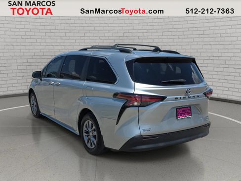 Used 2021 Toyota Sienna XLE FWD image 8