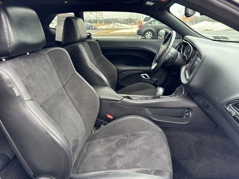Used 2017 Dodge Challenger GT w/ Technology Group image 13
