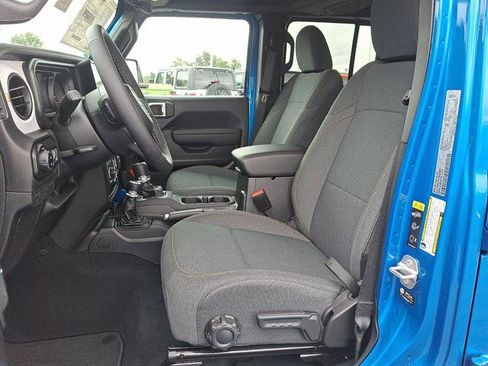 New 2025 Jeep Gladiator Sport image 10