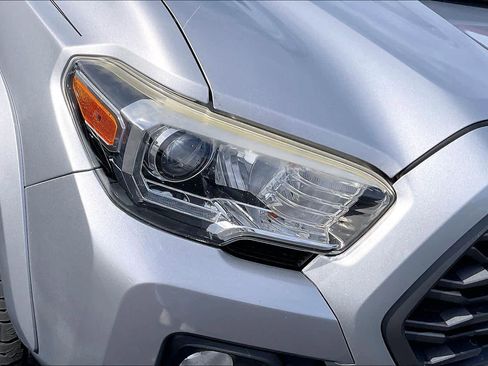 Used 2020 Toyota Tacoma TRD Sport image 26