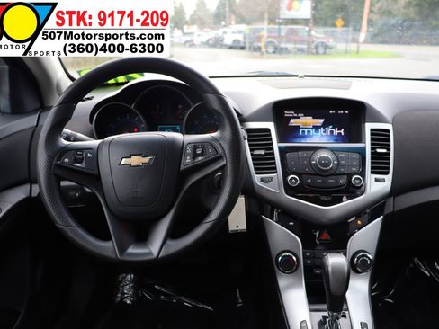 Used 2015 Chevrolet Cruze LT image 18