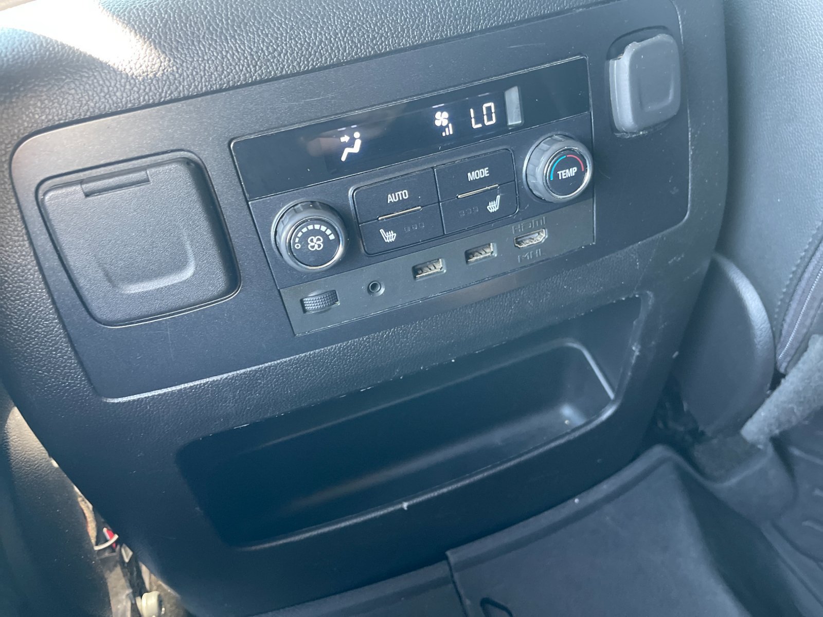 Used 2018 Chevrolet Suburban Premier AWD/4WD image 15