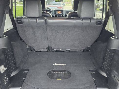 Used 2016 Jeep Wrangler Unlimited Rubicon w/ Dual Top Group AWD/4WD image 12