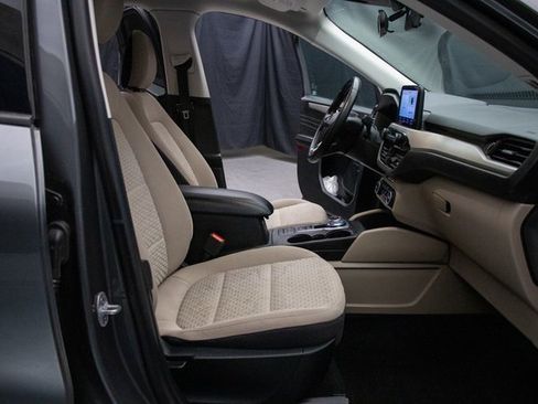 Used 2021 Ford Escape SE w/ Cold Weather Package image 16