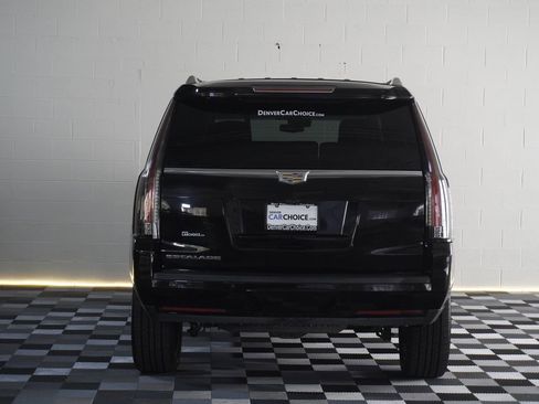 Used 2017 Cadillac Escalade Premium Luxury image 4