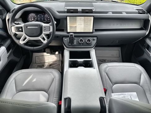 Used 2025 Land Rover Defender 110 X-Dynamic SE AWD/4WD image 12