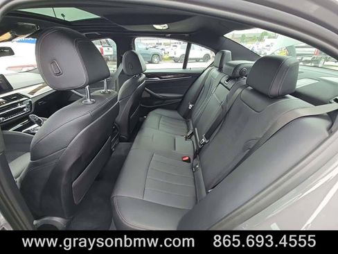 Used 2022 BMW 530e xDrive w/ Premium Package image 14