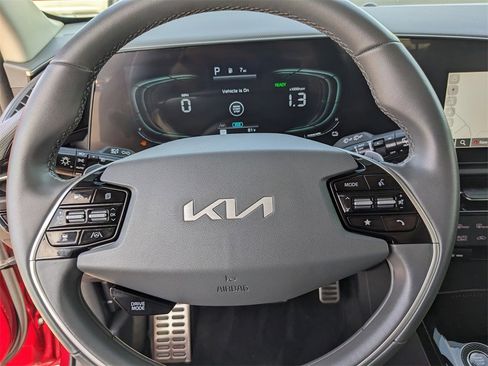 Certified 2024 Kia Niro EX Touring image 29