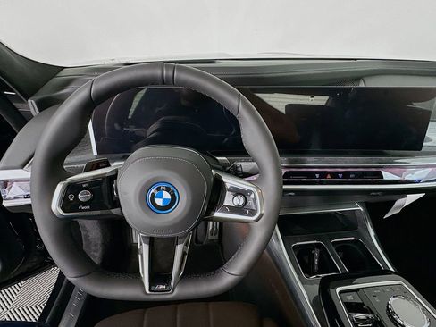 Used 2025 BMW i7 eDrive50 w/ Executive Package image 10
