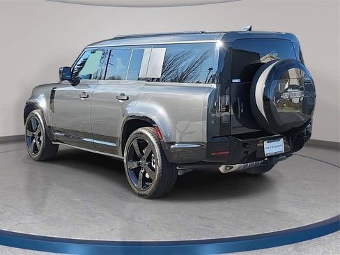 New 2026 Land Rover Defender 130 X-Dynamic SE image 7
