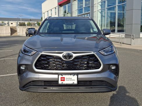 Certified 2026 Toyota Highlander XLE AWD/4WD image 3