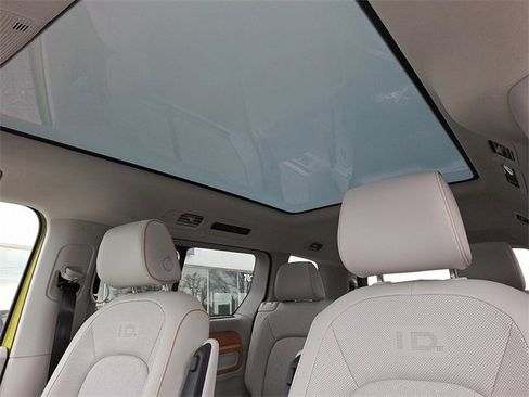 New 2025 Volkswagen ID. Buzz 1st Edition image 9