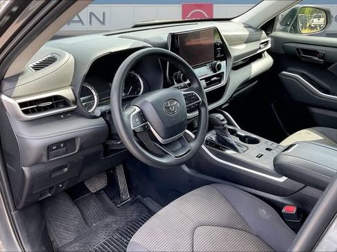 Used 2023 Toyota Highlander L FWD image 16