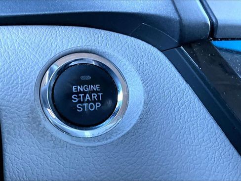 Used 2017 Toyota Sienna XLE image 33