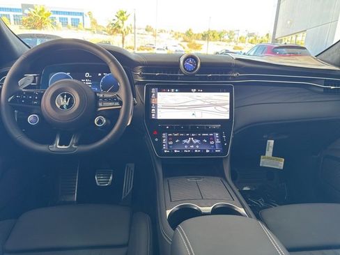 New 2025 Maserati Grecale Modena image 12