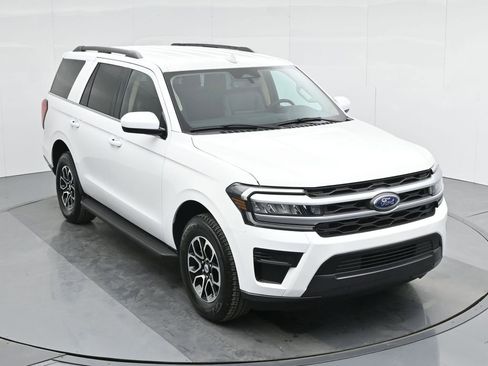 Certified 2024 Ford Expedition XLT RWD image 46