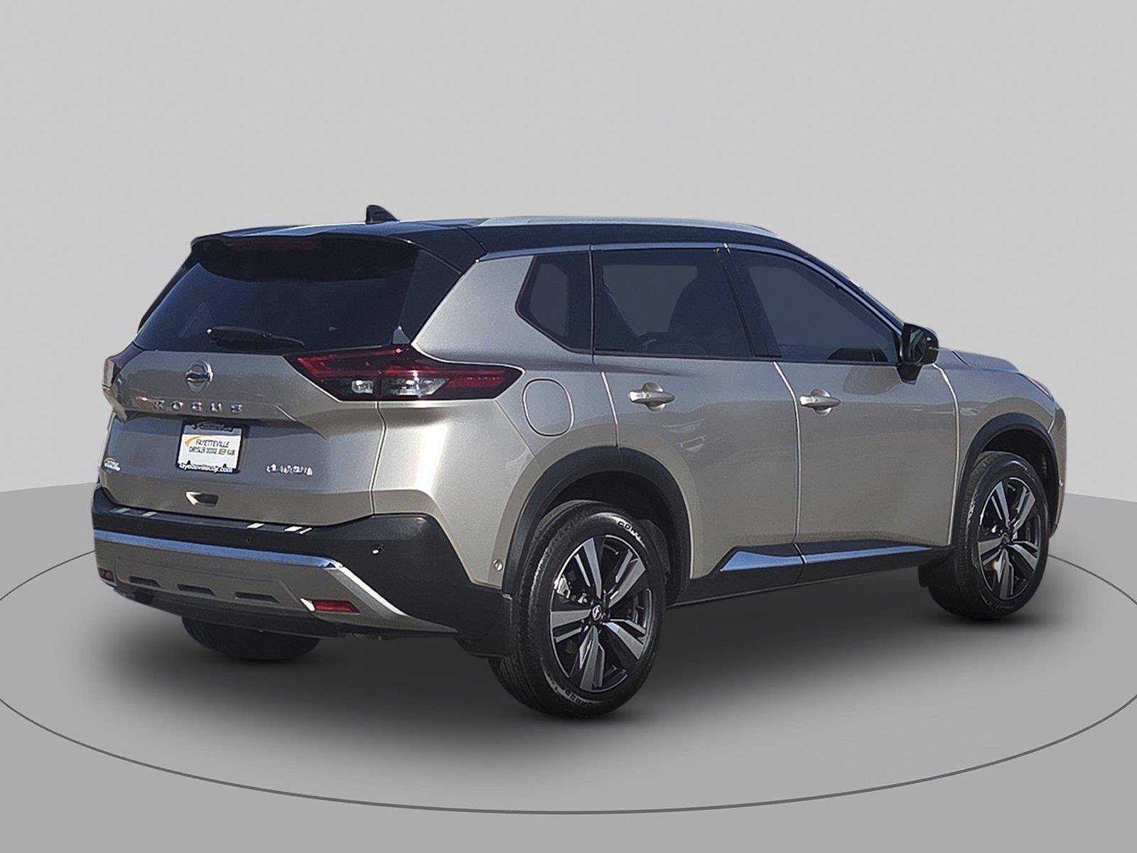 Used 2021 Nissan Rogue Platinum FWD image 3