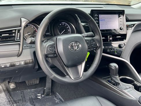 Used 2024 Toyota Camry SE image 18