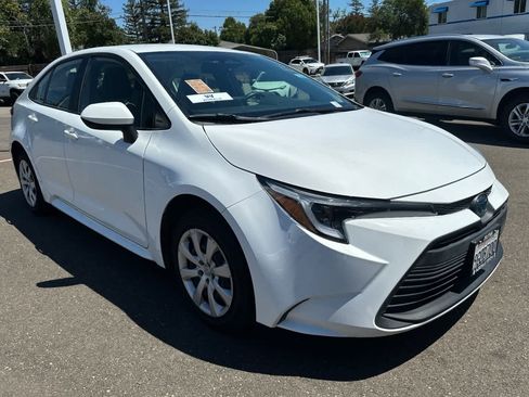 Certified 2023 Toyota Corolla LE FWD image 3