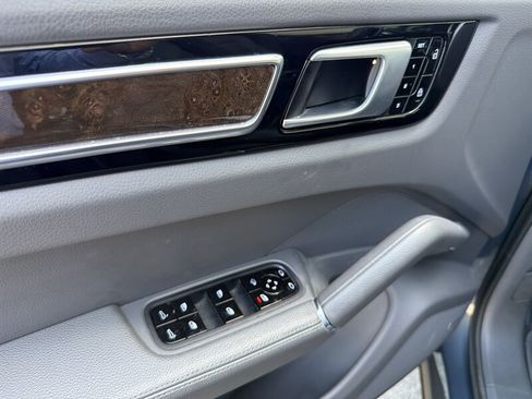 Used 2019 Porsche Cayenne AWD/4WD image 26