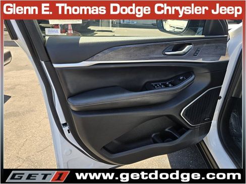 Used 2022 Jeep Grand Cherokee Limited 4xe w/ Luxury Tech Group II AWD/4WD image 26
