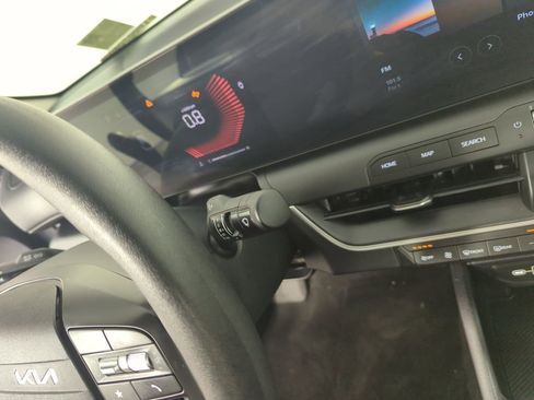 Used 2025 Kia K4 LXS image 24